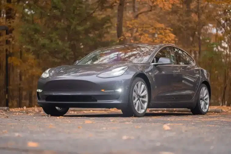 Comment bien préparer sa Tesla pour l’automne 🍂