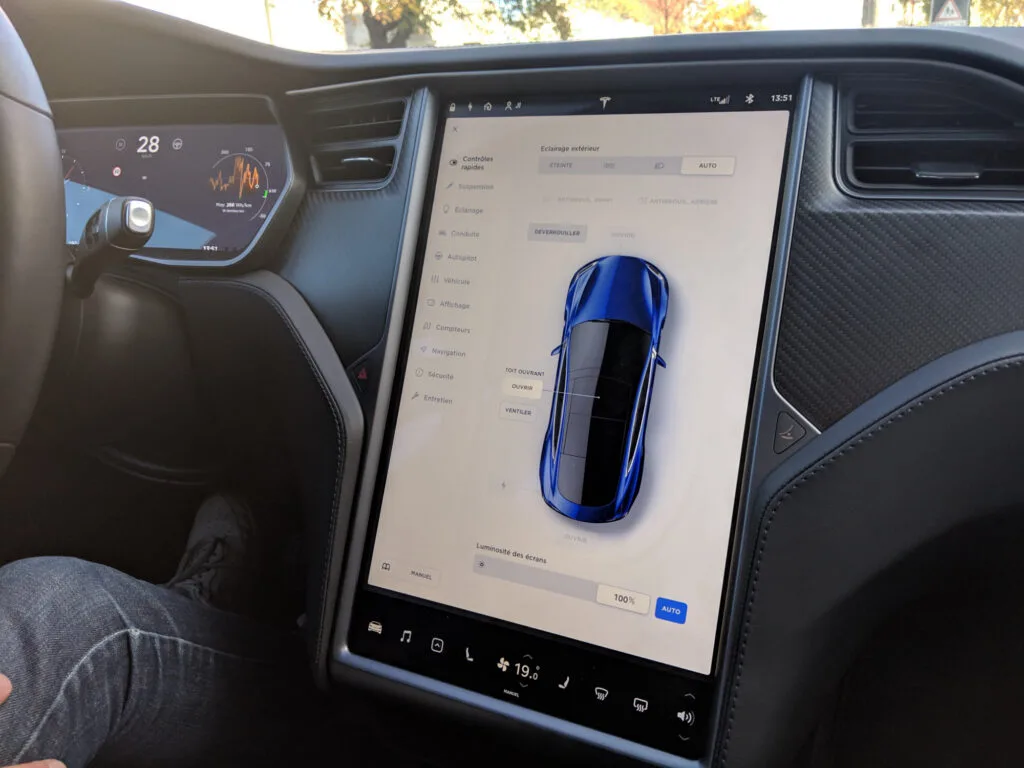 Écran intérieur tesla