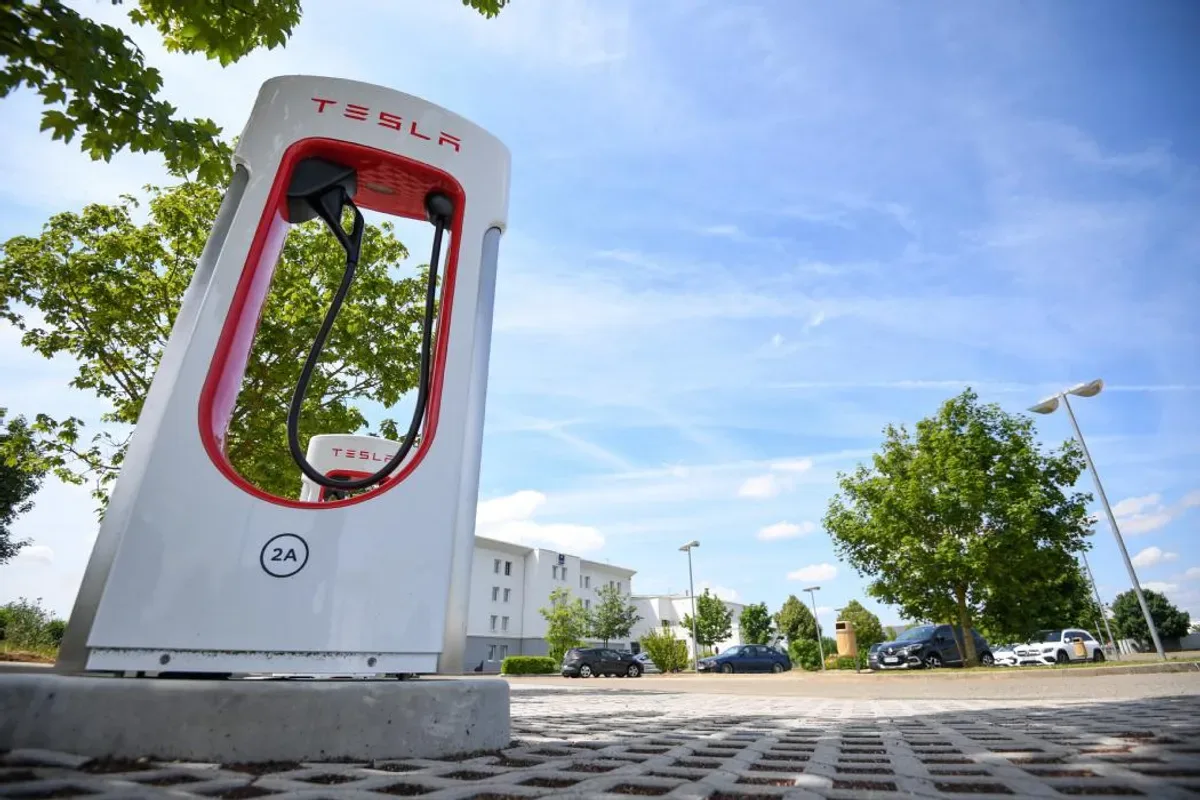 Les meilleurs aires d’autoroute pour recharger sa Tesla entre Paris et Brest !