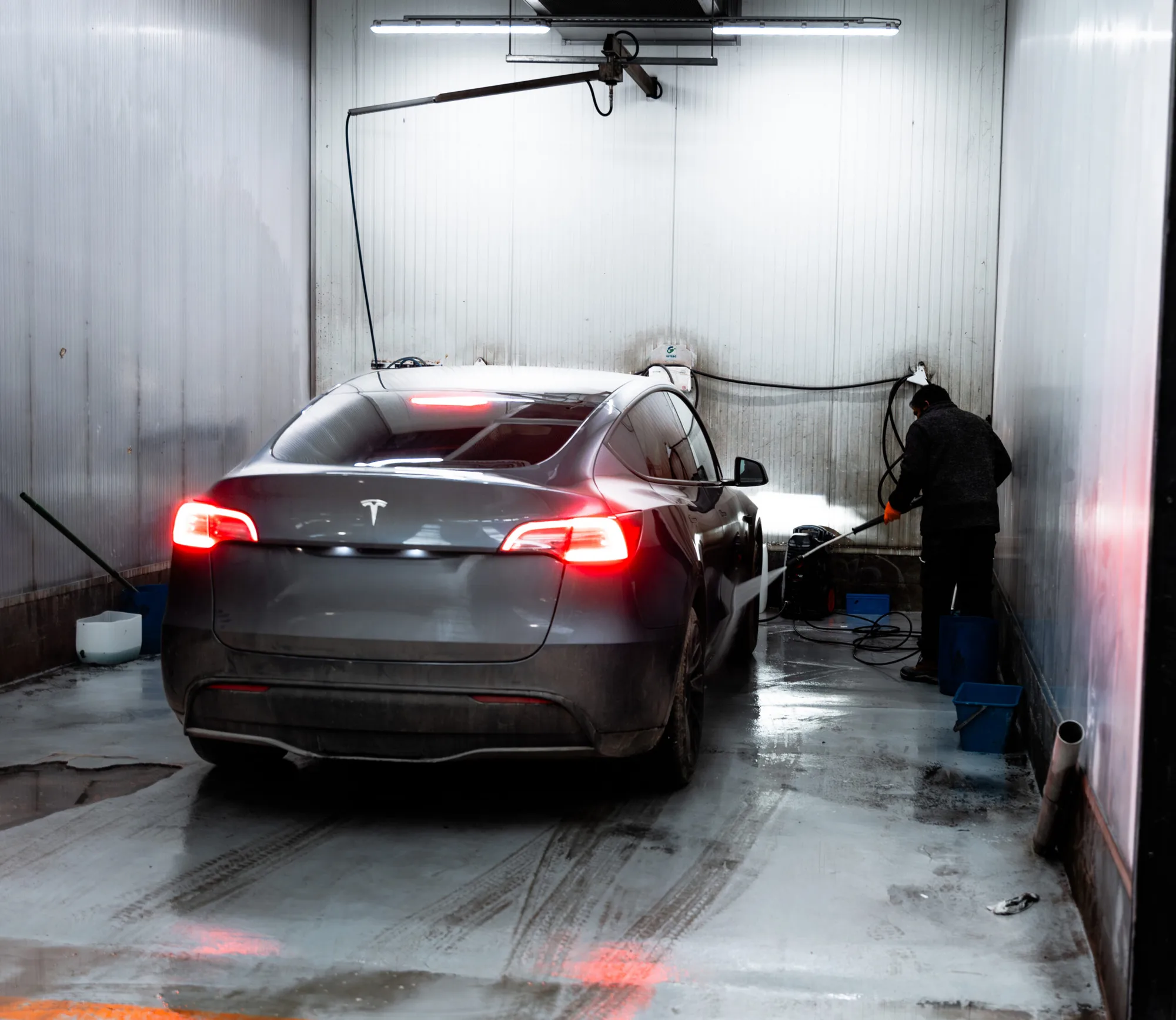 Comment garder sa Tesla propre avec le retour des trajets quotidiens ?