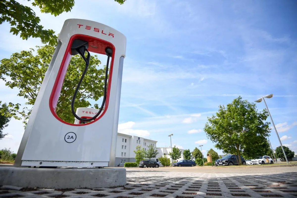 Les meilleurs aires d&rsquo;autoroute pour recharger sa Tesla entre Paris et Brest !